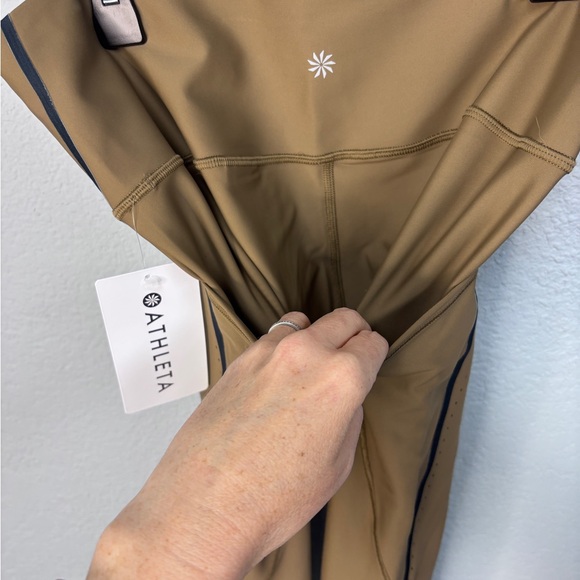 NWT Athleta Interval Stash Tipped Lasercut 7/8 leggings w/Pockets in Clay/Navy - Picture 11 of 12